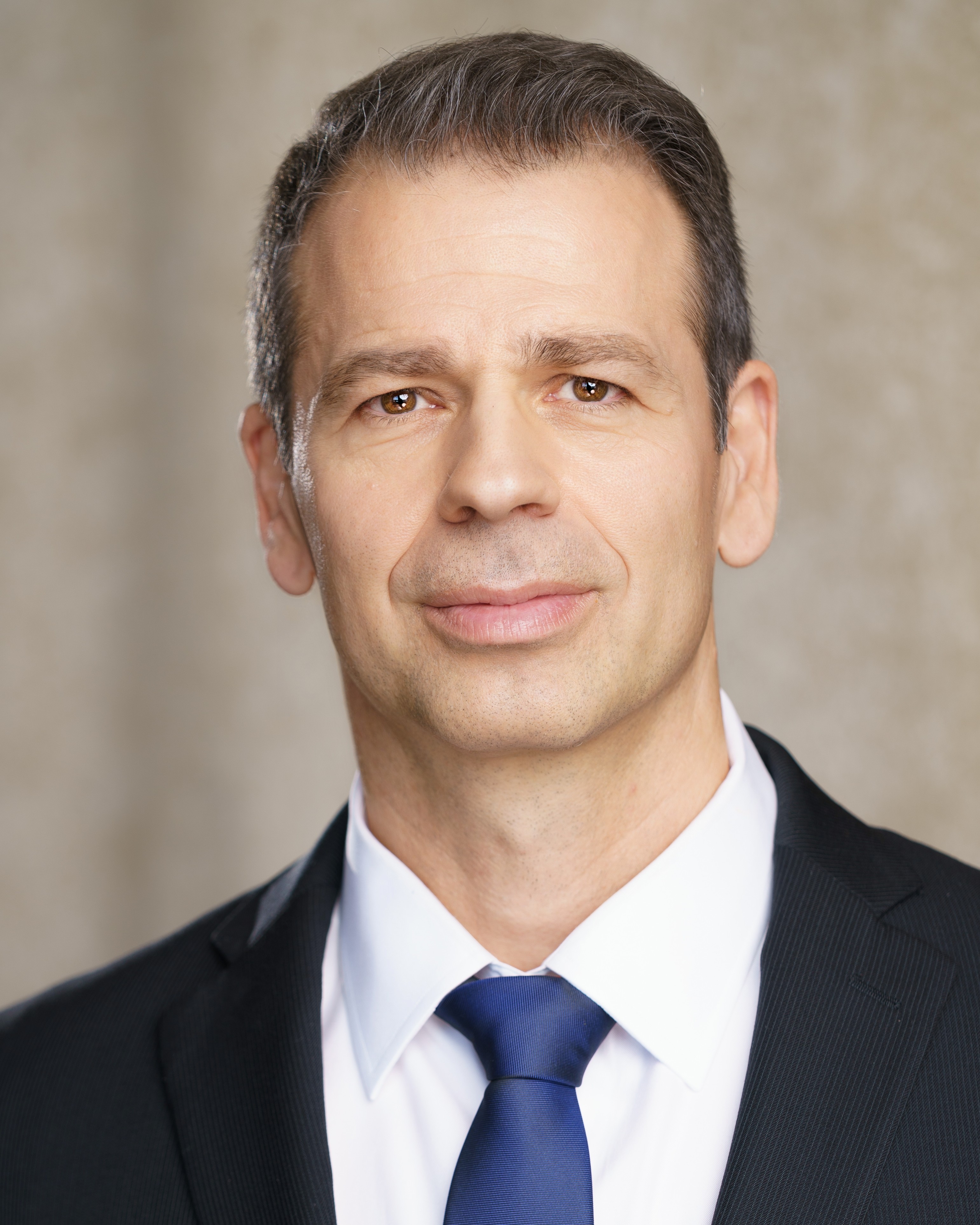 Istvan Jonyer (Sidespin Group) Istvan Jonyer (Sidespin Group)
